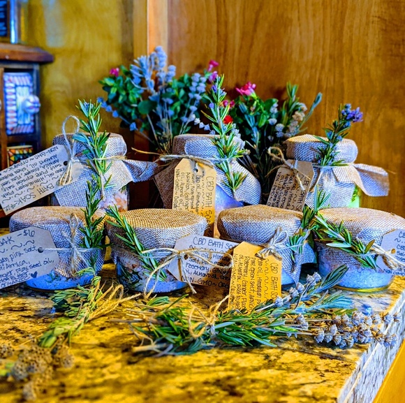 Meet your Posher, Jessica - Picture 1 of 1